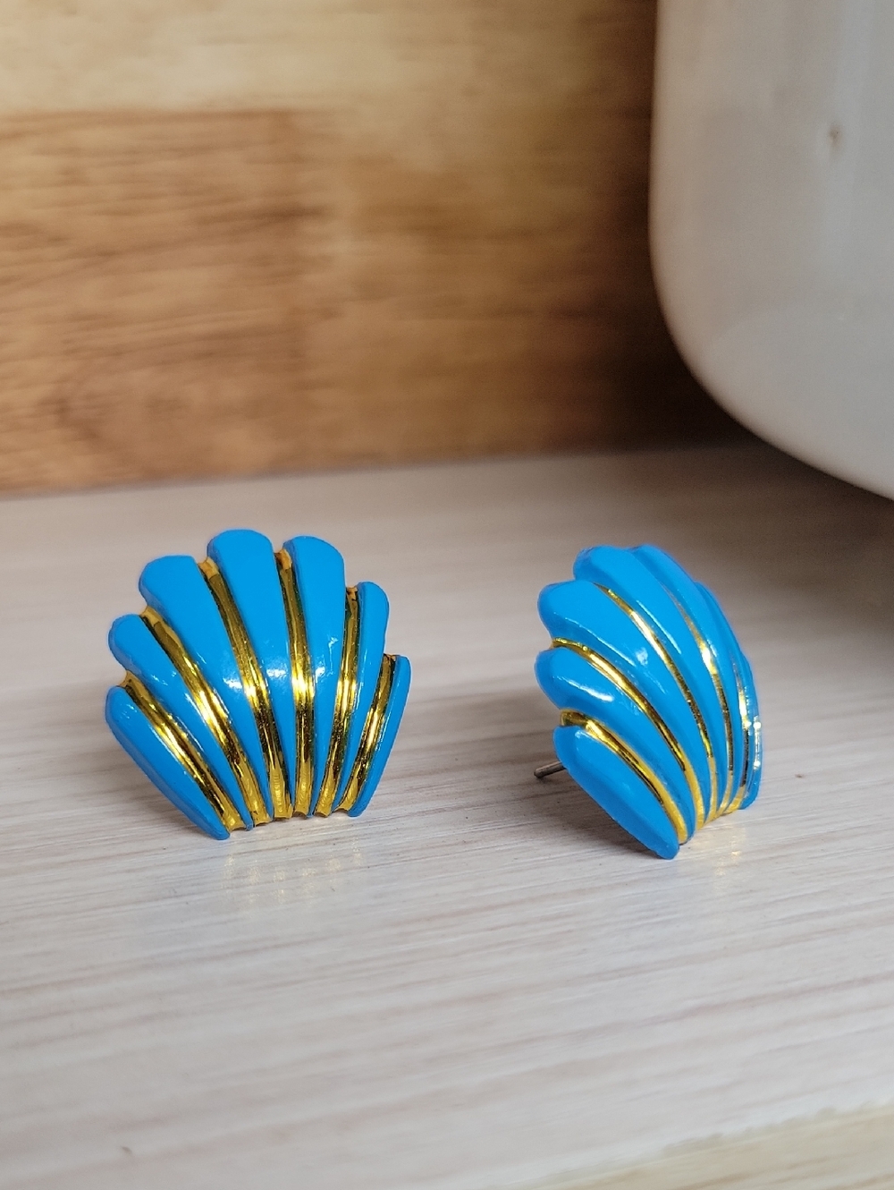 Retro Clamshell MCM Blue & Gold Shell Earrings - Picture 6 of 6